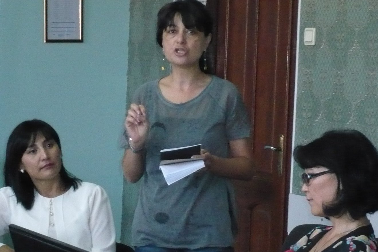 Teilnehmerinnen aus Georgien und Kirgisistan bei einer Sommerschule an der Universität Osch in Südkirgisistan (2016, Foto privat)